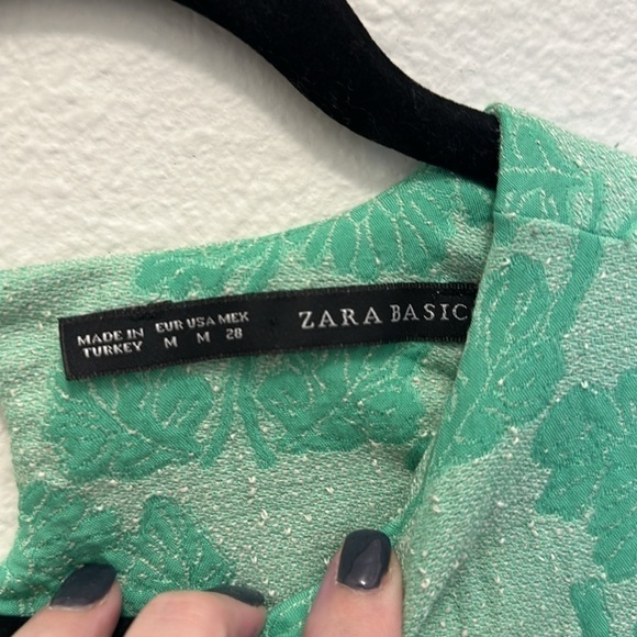 Zara Basic Jacquard Print Green Top, Womens medium, Button Closure Back - Picture 3 of 7